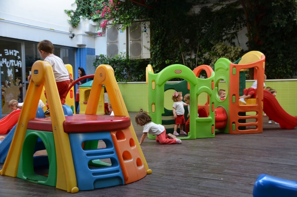 PATIO JUEGOS PequeSchool Escuela Infantil Bilingüe Guardería